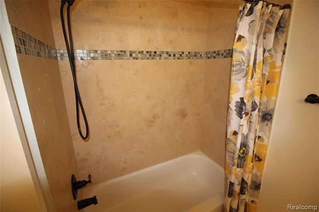 2224 Leighton Drive, Utica, MI 48317