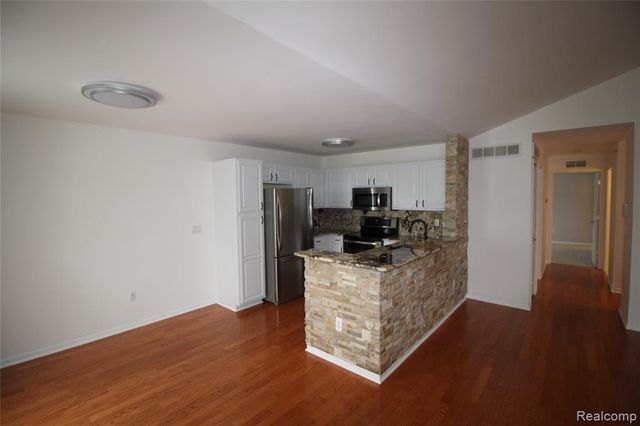 2224 Leighton Drive, Utica, MI 48317