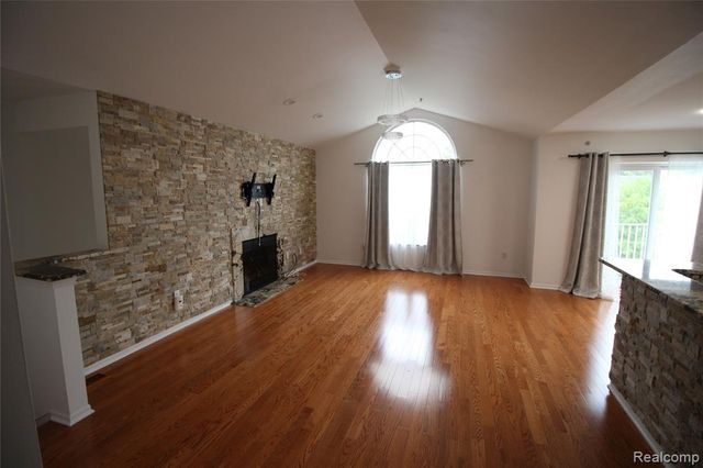2224 Leighton Drive, Utica, MI 48317