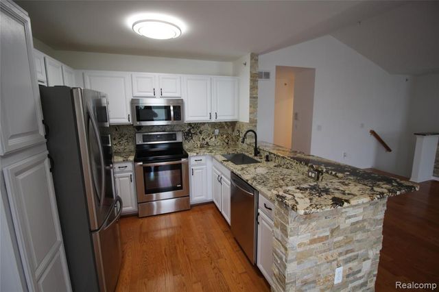 2224 Leighton Drive, Utica, MI 48317