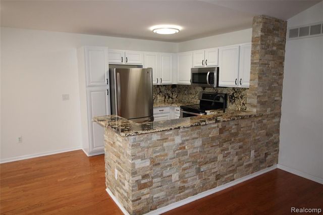2224 Leighton Drive, Utica, MI 48317