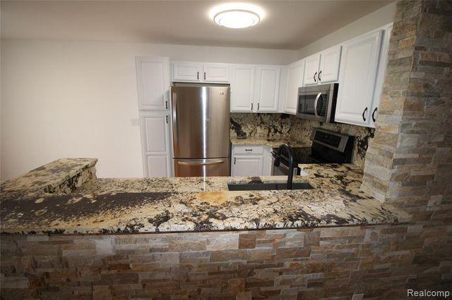 2224 Leighton Drive, Utica, MI 48317