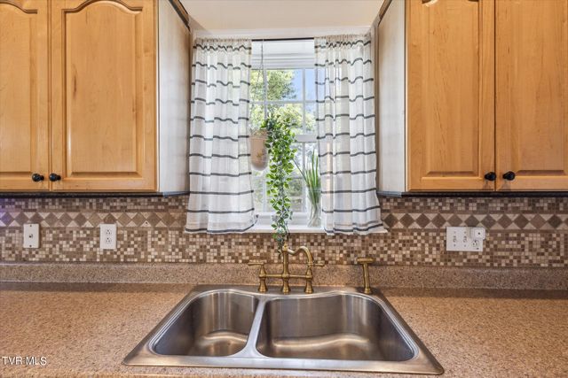 1255 Jim Fox Road, Greeneville, TN 37743