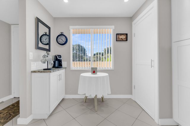 7185 Huntington Lane 202, Delray Beach, FL 33446