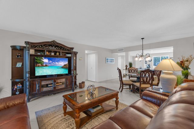 7185 Huntington Lane 202, Delray Beach, FL 33446