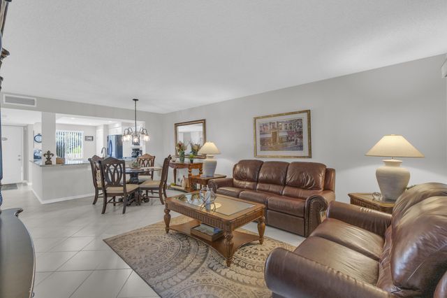 7185 Huntington Lane 202, Delray Beach, FL 33446