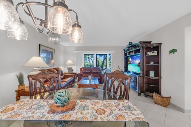 7185 Huntington Lane 202, Delray Beach, FL 33446