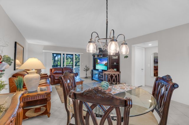 7185 Huntington Lane 202, Delray Beach, FL 33446