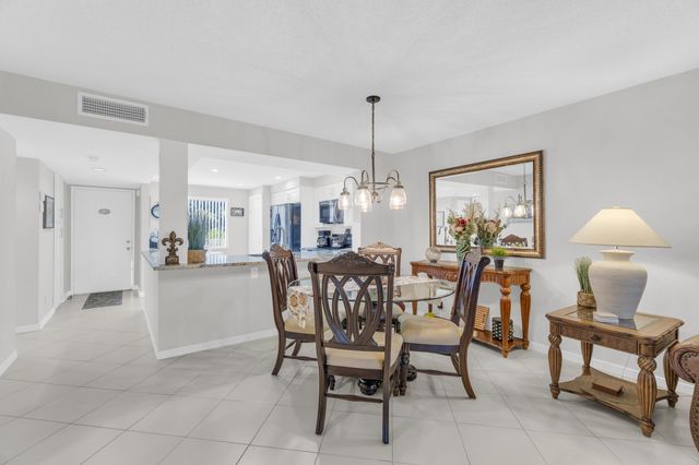 7185 Huntington Lane 202, Delray Beach, FL 33446