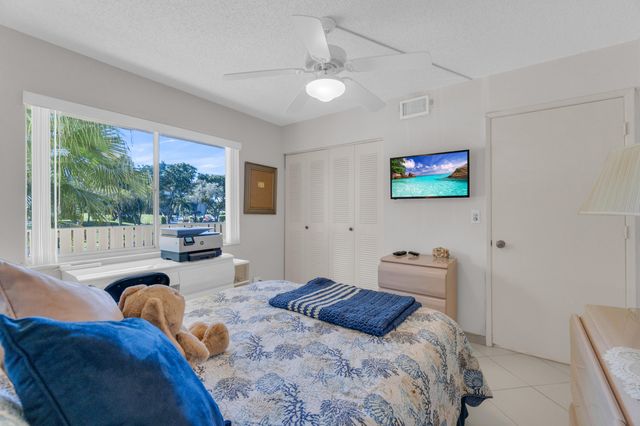 7185 Huntington Lane 202, Delray Beach, FL 33446