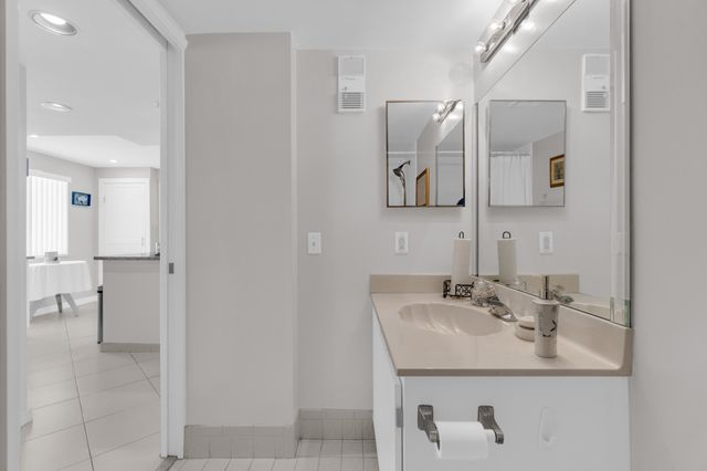 7185 Huntington Lane 202, Delray Beach, FL 33446