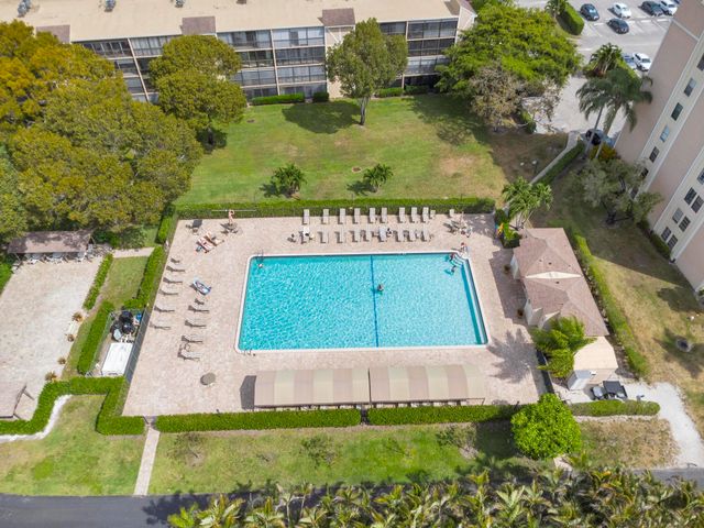 7185 Huntington Lane 202, Delray Beach, FL 33446