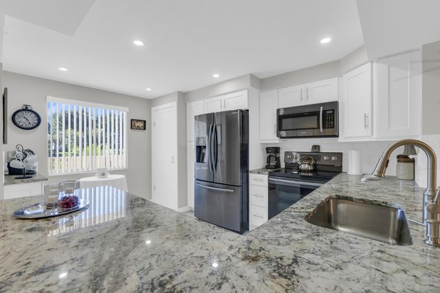 7185 Huntington Lane 202, Delray Beach, FL 33446