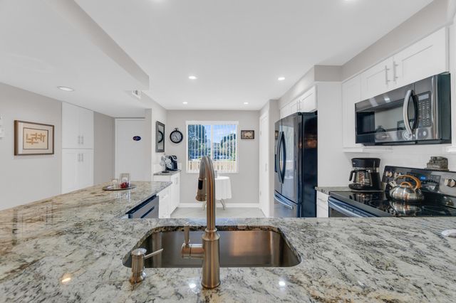 7185 Huntington Lane 202, Delray Beach, FL 33446