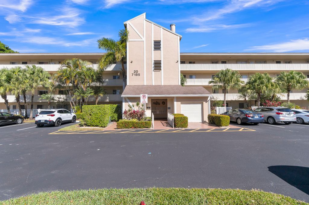 7185 Huntington Lane 202, Delray Beach, FL 33446