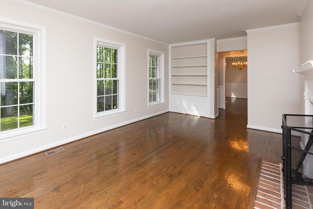 Image 6 of property listing at 11126 OLD CARRIAGE RD, Glen Arm, MD 21057