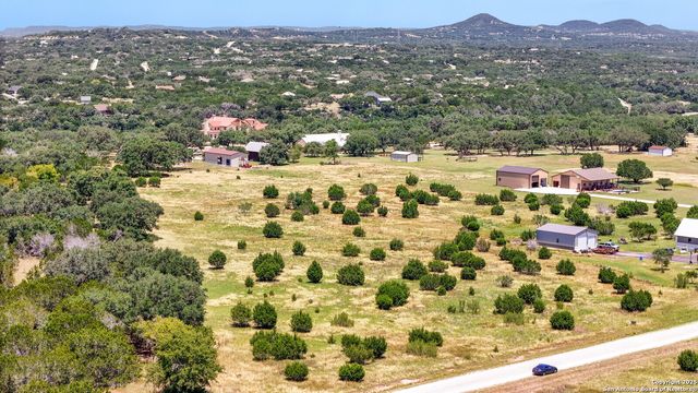 532 Buckskin Trl, Bandera, TX 78003