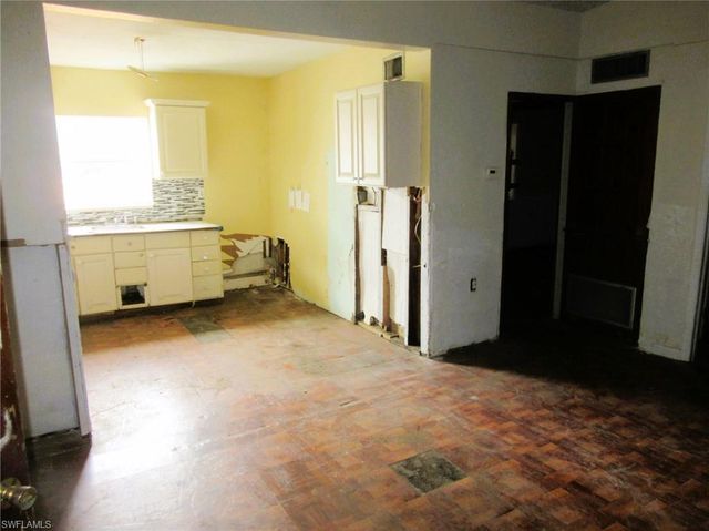 2009 Myrtle AVE, Punta Gorda, FL 33950