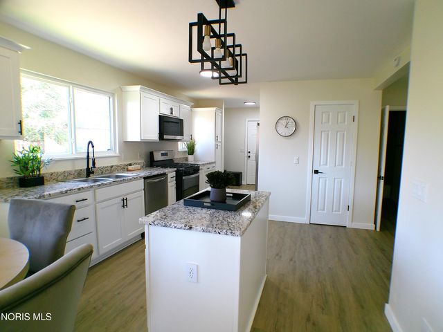 2560 Koehler Avenue, Toledo, OH 43613
