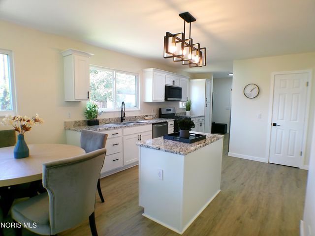 2560 Koehler Avenue, Toledo, OH 43613