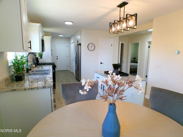 2560 Koehler Avenue, Toledo, OH 43613