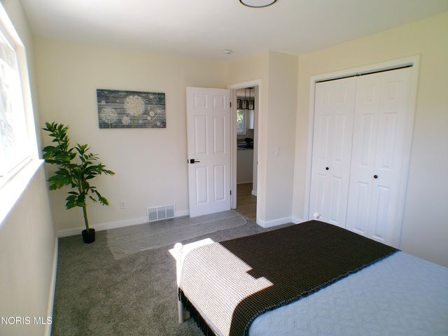 2560 Koehler Avenue, Toledo, OH 43613