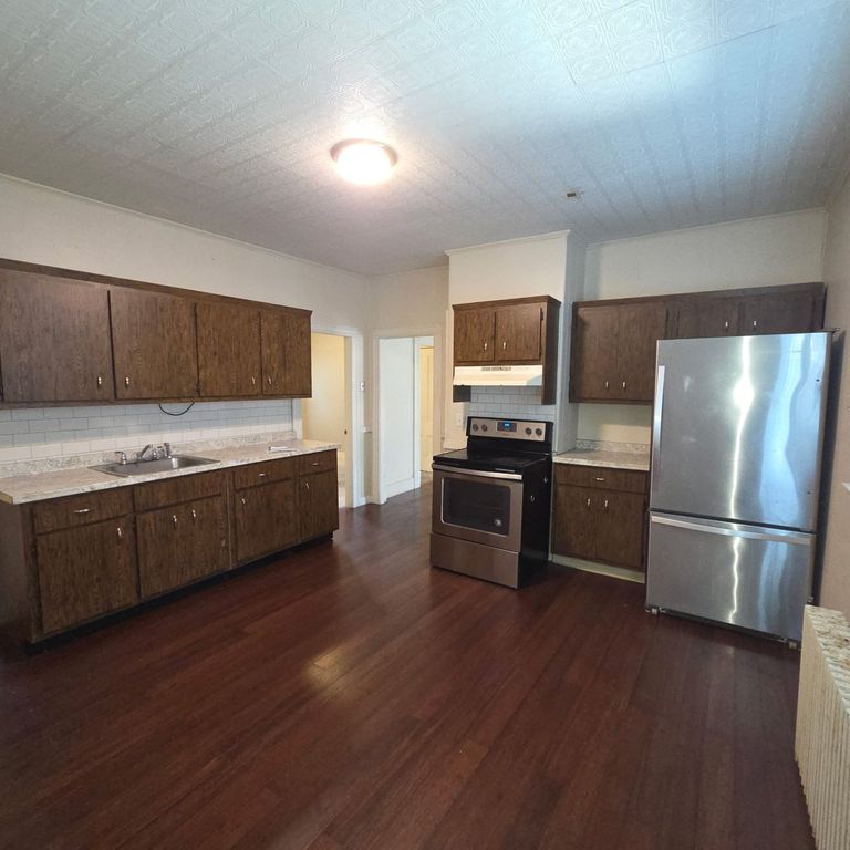 186 Dover St 1, Brockton, MA 02301