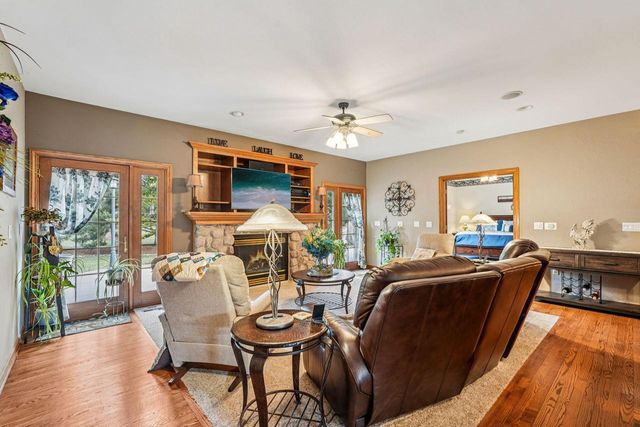 N32W22121 Hill N Dale CIRCLE, Pewaukee, WI 53072