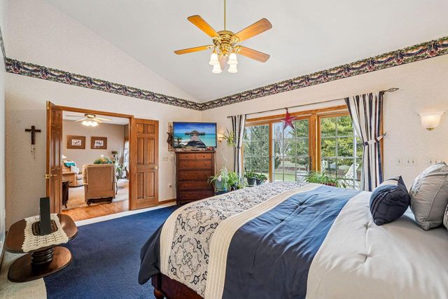 N32W22121 Hill N Dale CIRCLE, Pewaukee, WI 53072