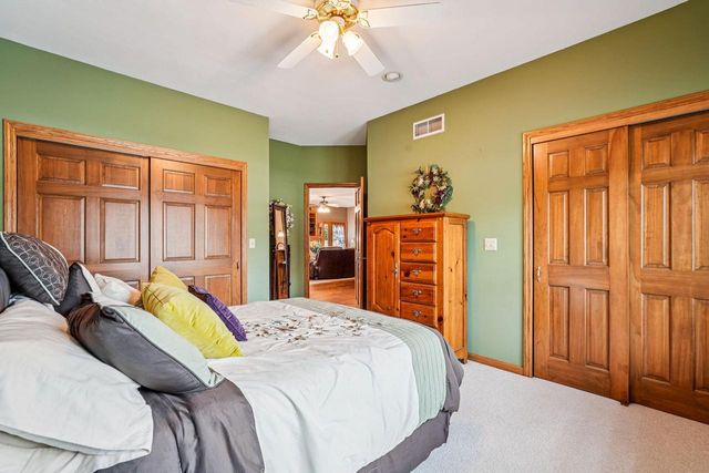 N32W22121 Hill N Dale CIRCLE, Pewaukee, WI 53072