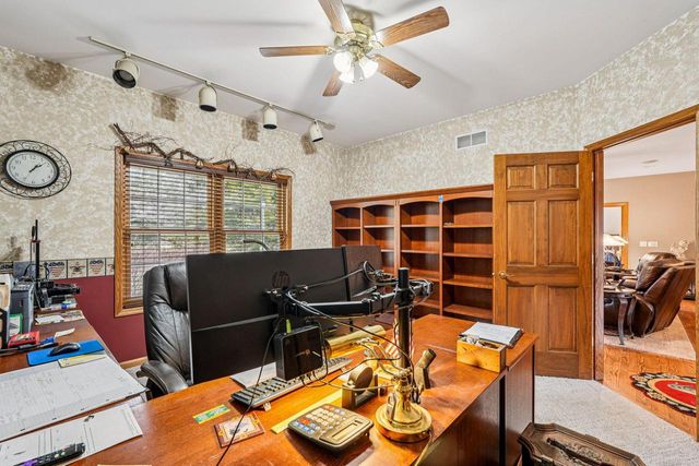 N32W22121 Hill N Dale CIRCLE, Pewaukee, WI 53072