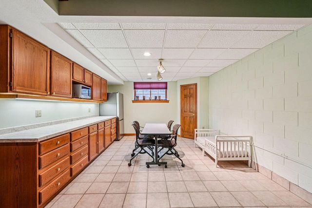 N32W22121 Hill N Dale CIRCLE, Pewaukee, WI 53072