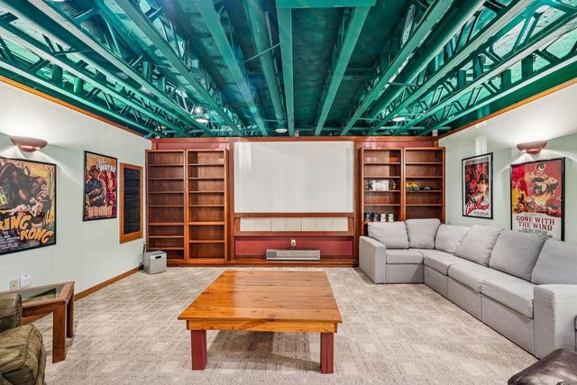 N32W22121 Hill N Dale CIRCLE, Pewaukee, WI 53072