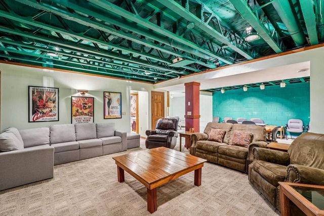 N32W22121 Hill N Dale CIRCLE, Pewaukee, WI 53072