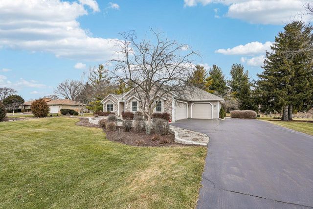 N32W22121 Hill N Dale CIRCLE, Pewaukee, WI 53072