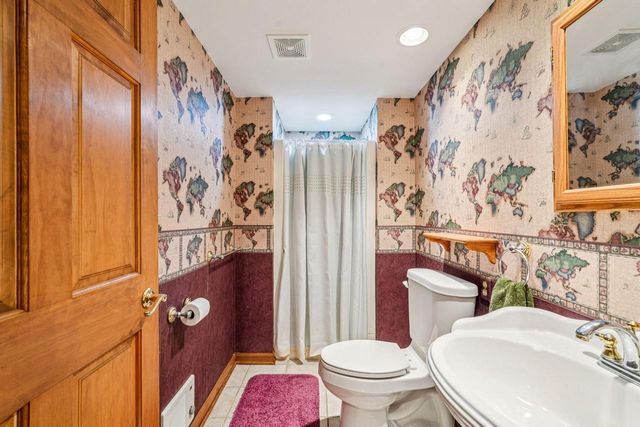 N32W22121 Hill N Dale CIRCLE, Pewaukee, WI 53072