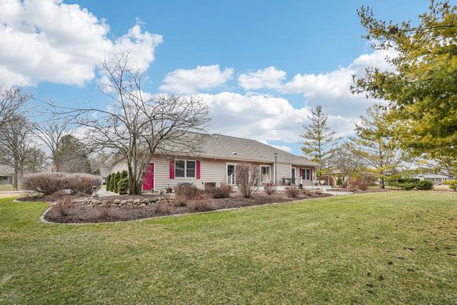 N32W22121 Hill N Dale CIRCLE, Pewaukee, WI 53072
