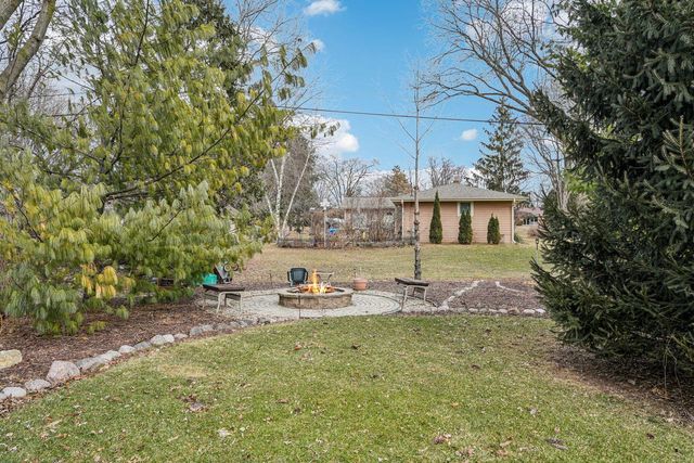 N32W22121 Hill N Dale CIRCLE, Pewaukee, WI 53072