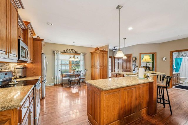 N32W22121 Hill N Dale CIRCLE, Pewaukee, WI 53072