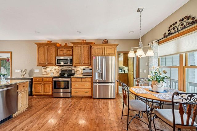 N32W22121 Hill N Dale CIRCLE, Pewaukee, WI 53072