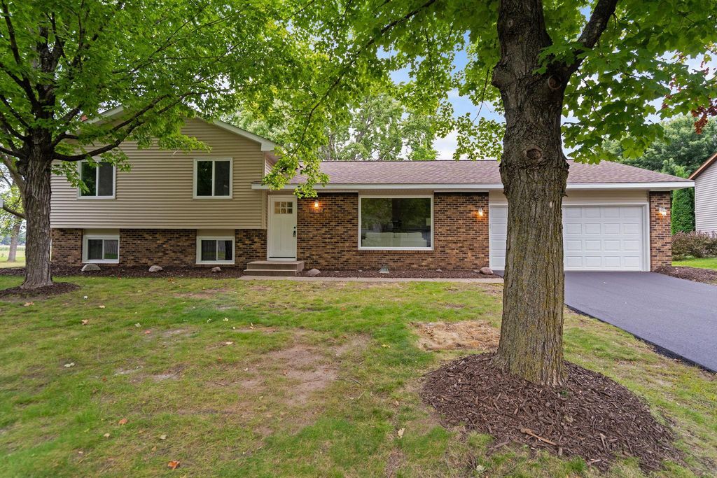 10652 Lancaster Lane N, Maple Grove, MN 55369