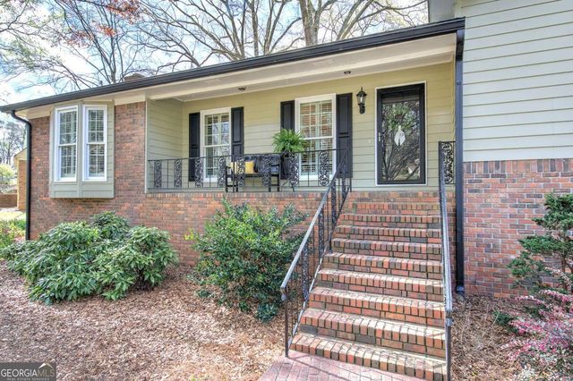 27 Walnut Drive, Cartersville, GA 30120