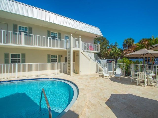 900 Jasmine Lane, Vero Beach, FL 32963