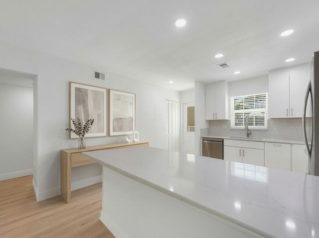 900 Jasmine Lane, Vero Beach, FL 32963