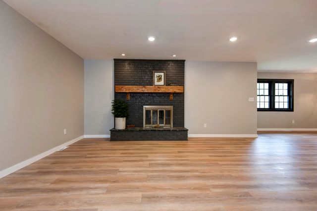 2329 E Meadow Drive, Springfield, MO 65804