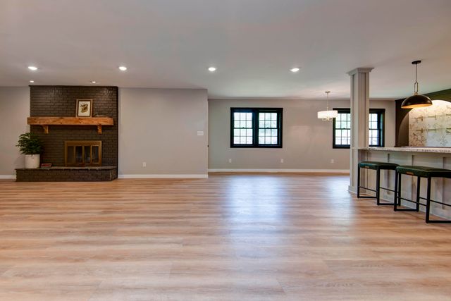 2329 E Meadow Drive, Springfield, MO 65804