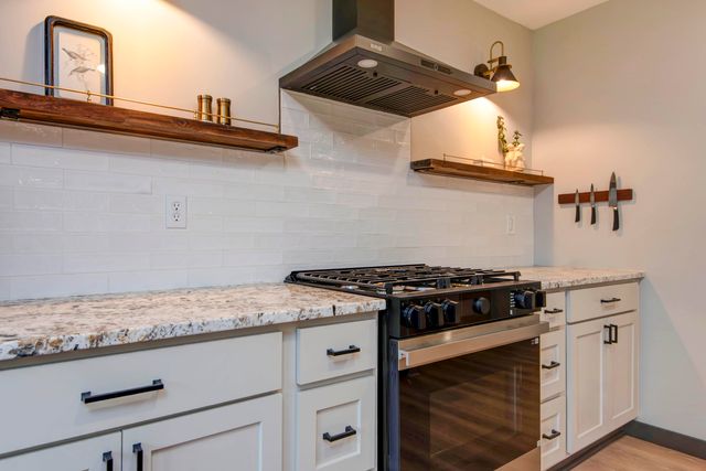 2329 E Meadow Drive, Springfield, MO 65804