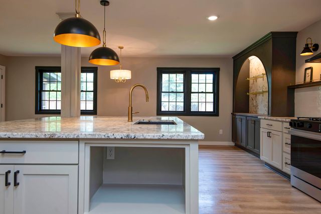2329 E Meadow Drive, Springfield, MO 65804