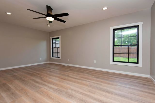 2329 E Meadow Drive, Springfield, MO 65804
