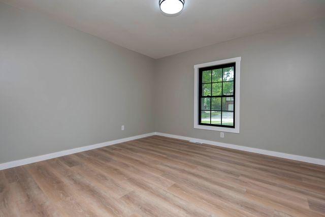 2329 E Meadow Drive, Springfield, MO 65804